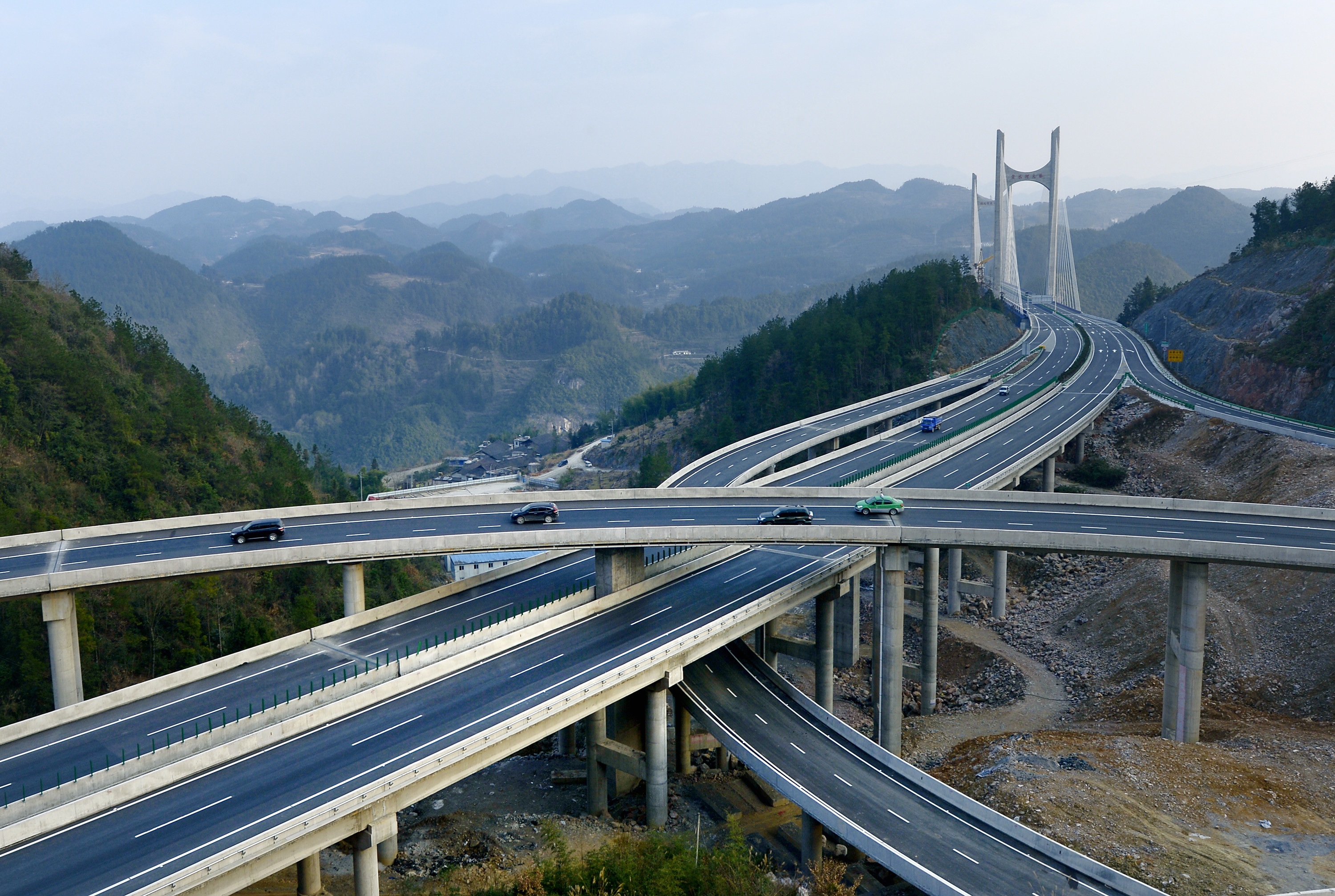 湖北恩来高速公路 宋文 摄