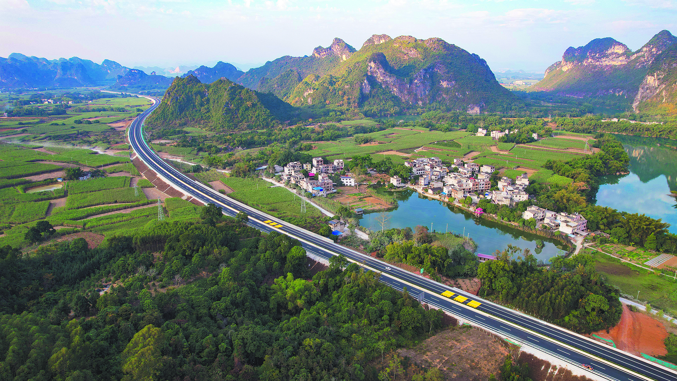 广西大新至凭祥高速公路